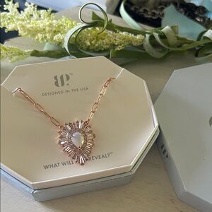 Bomb Party “the look that loves you” necklace MOONSTONE